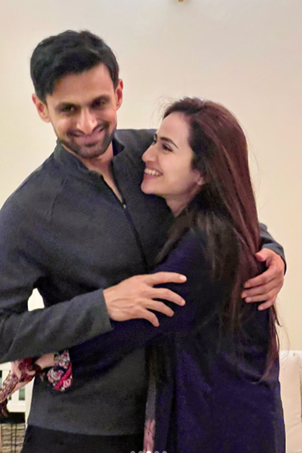 Sana Javed, Shoaib Malik celebrate anniversary with wedding throwback Photos6