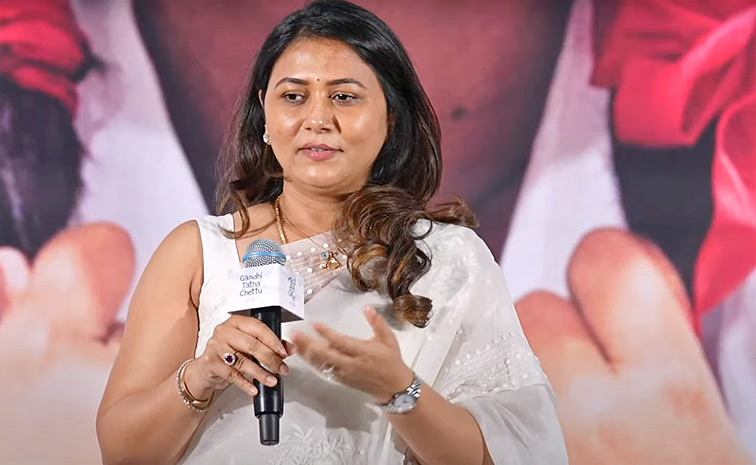 Sukumar Wife Thabitha Emotional Crying About Her Husband At Gandhi Tatha Chettu Movie Press Meet Photos8