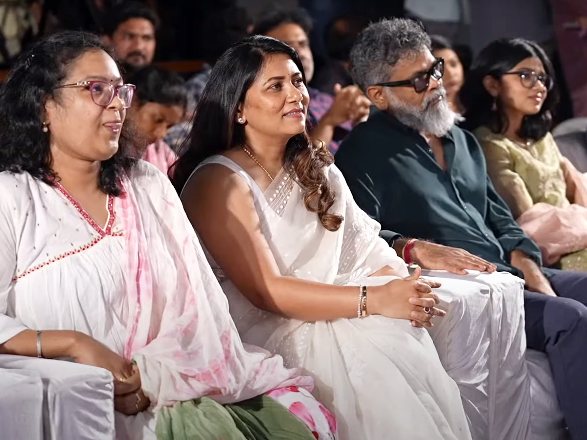 Sukumar Wife Thabitha Emotional Crying About Her Husband At Gandhi Tatha Chettu Movie Press Meet Photos2