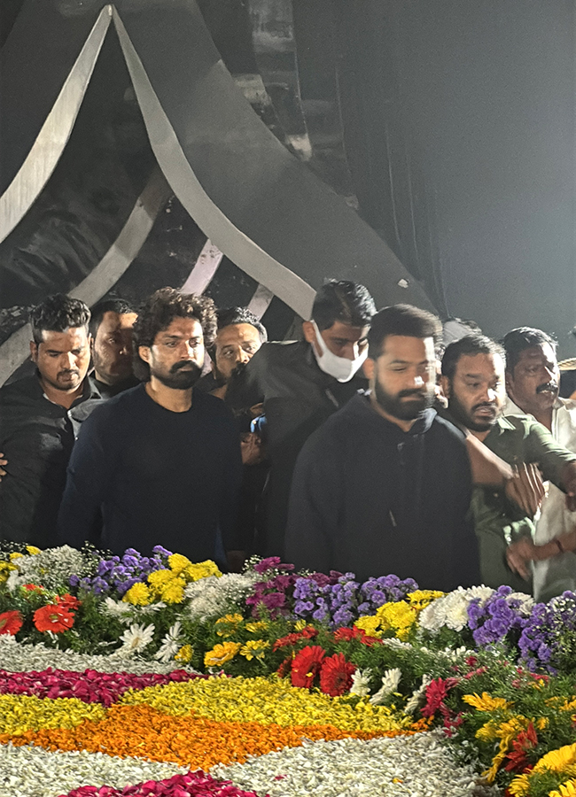 Jr NTR Kalyan Ram Pays Tribute To NTR photos goes viral11