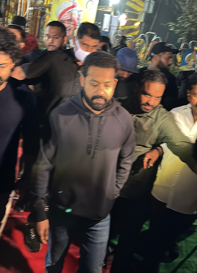 Jr NTR Kalyan Ram Pays Tribute To NTR photos goes viral12