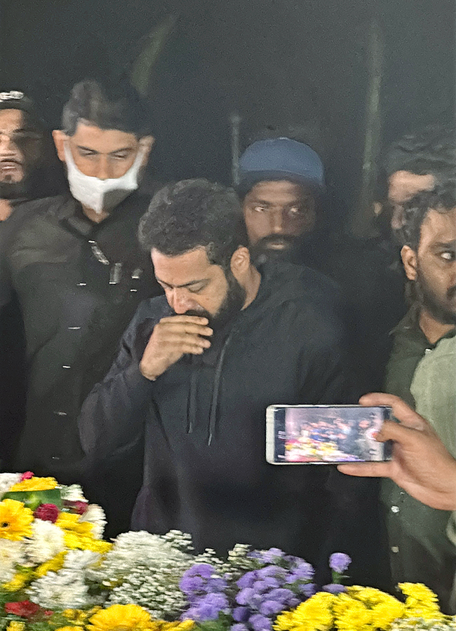 Jr NTR Kalyan Ram Pays Tribute To NTR photos goes viral16