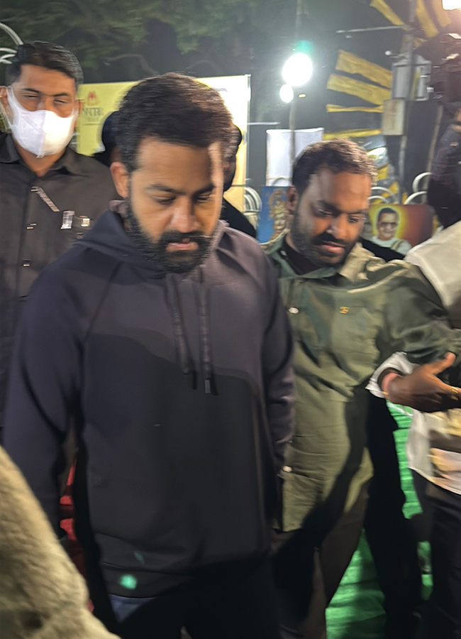 Jr NTR Kalyan Ram Pays Tribute To NTR photos goes viral17