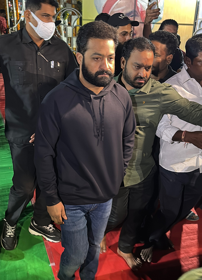 Jr NTR Kalyan Ram Pays Tribute To NTR photos goes viral22