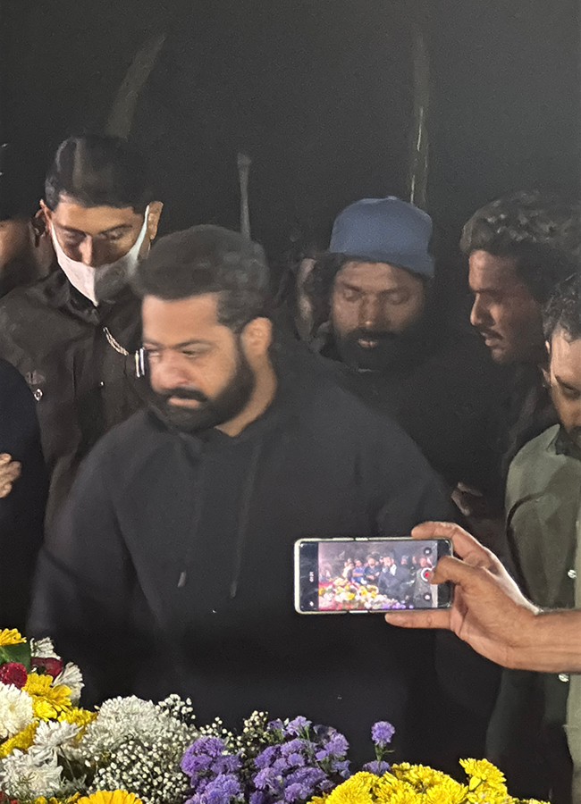 Jr NTR Kalyan Ram Pays Tribute To NTR photos goes viral27