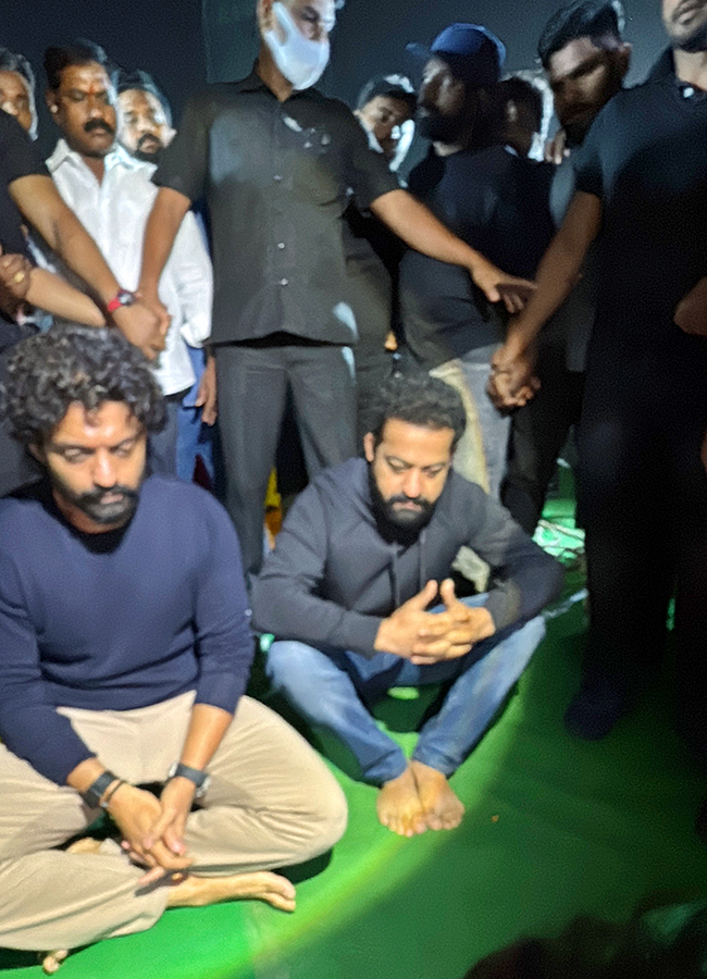 Jr NTR Kalyan Ram Pays Tribute To NTR photos goes viral29