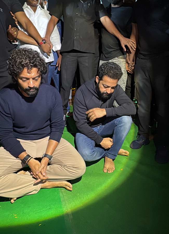 Jr NTR Kalyan Ram Pays Tribute To NTR photos goes viral31