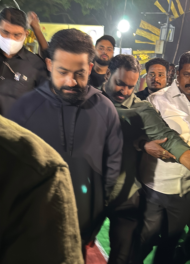 Jr NTR Kalyan Ram Pays Tribute To NTR photos goes viral5