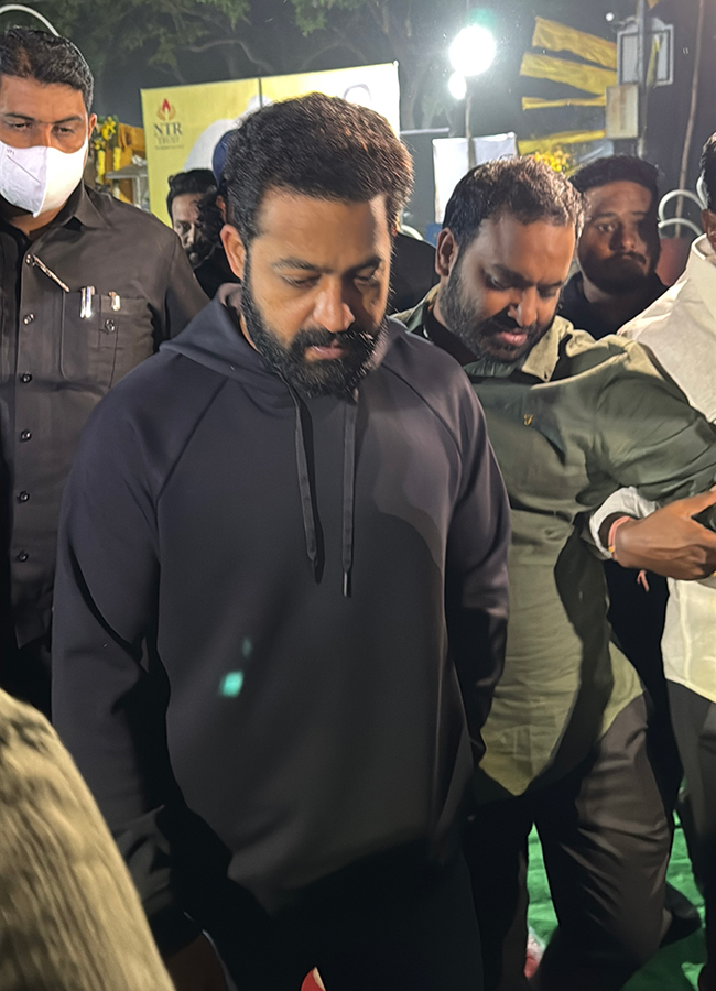 Jr NTR Kalyan Ram Pays Tribute To NTR photos goes viral8