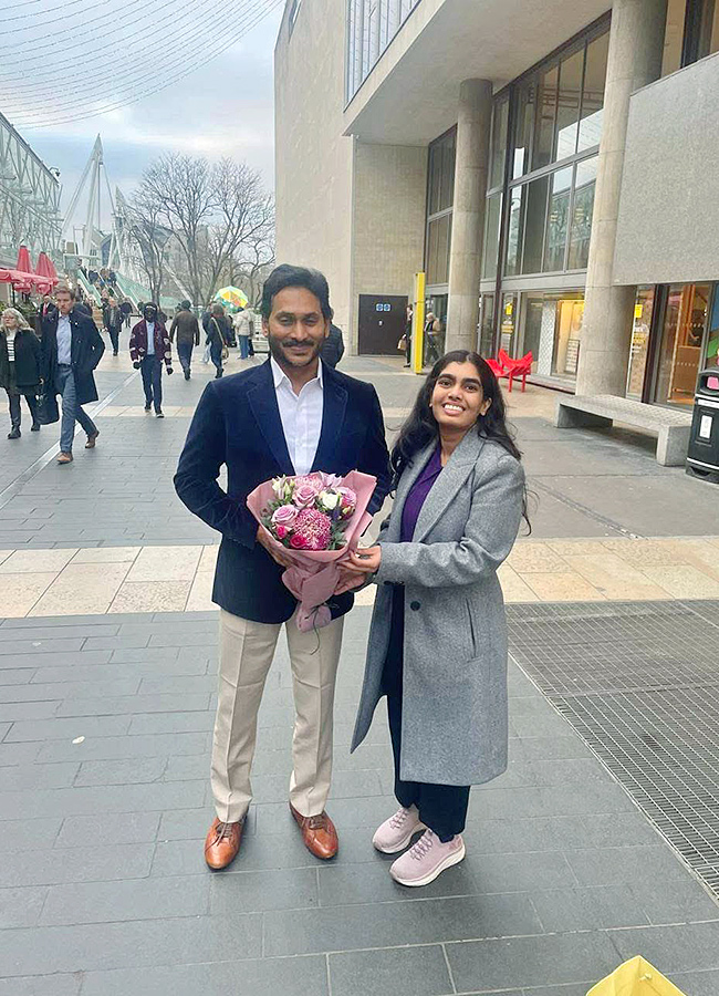 YS Jagan Shares Family Photos In London Goes Viral3