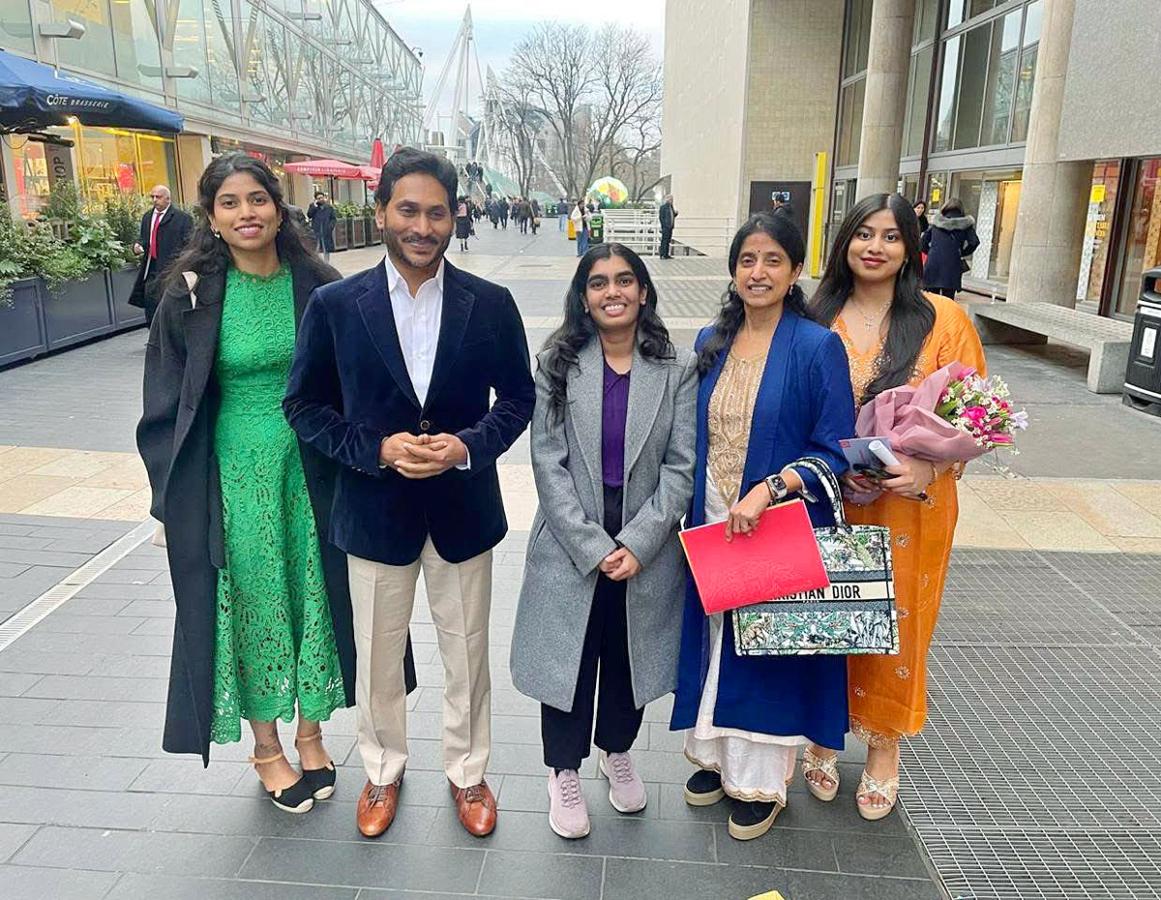 YS Jagan Shares Family Photos In London Goes Viral5