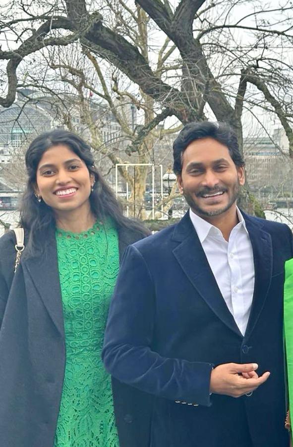 YS Jagan Shares Family Photos In London Goes Viral6