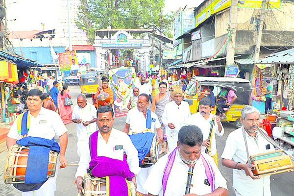 వైభవంగా త్యాగరాజ ఆరాధనోత్సవాలు1