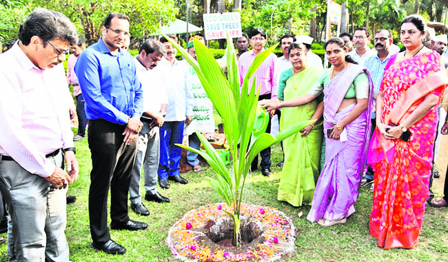 స్వచ్ఛతలో విశాఖను అగ్రభాగాన నిలపాలి 1