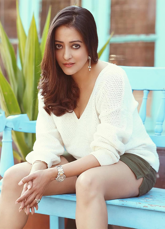 Actress Raima Sen Unseen and Rare Photos3