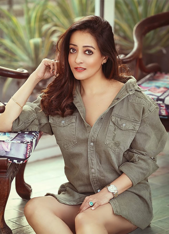 Actress Raima Sen Unseen and Rare Photos4