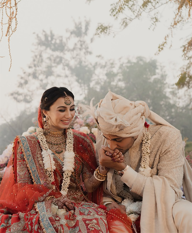 Darshan Raval Marries Best Friend Dharal Surelia in a Dreamy Indian Wedding3