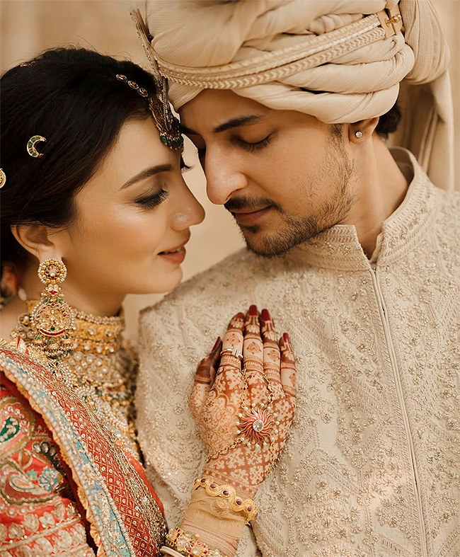 Darshan Raval Marries Best Friend Dharal Surelia in a Dreamy Indian Wedding5