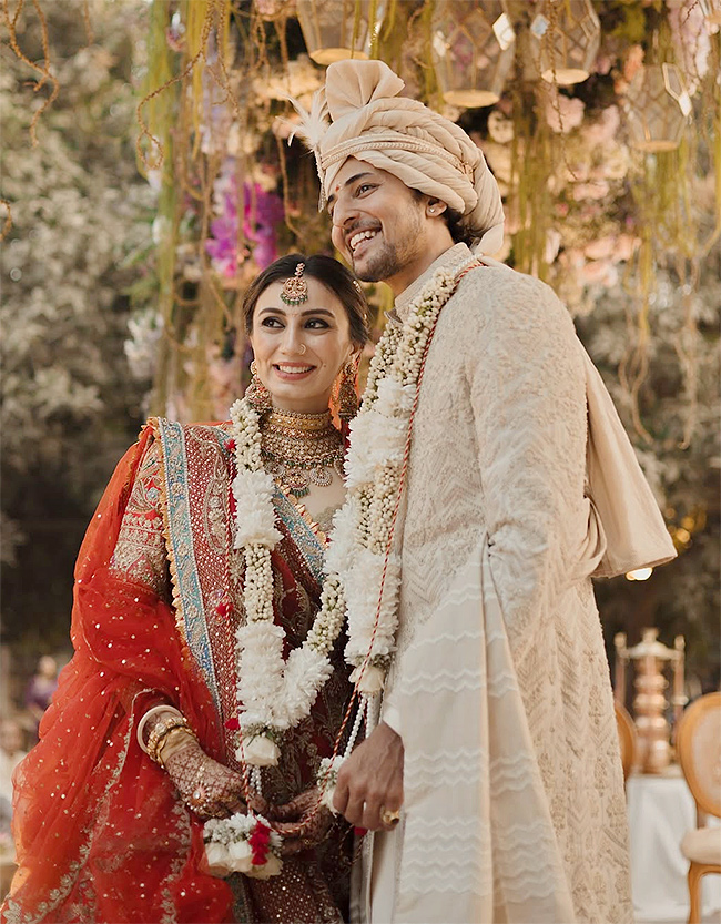 Darshan Raval Marries Best Friend Dharal Surelia in a Dreamy Indian Wedding6