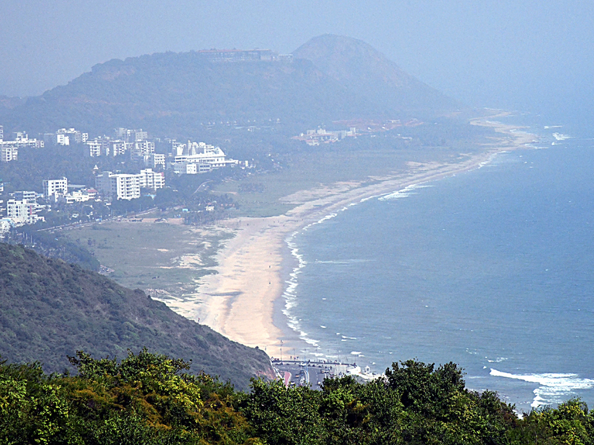 Huge Rush Of Tourists in Visakhapatnam Kailasagiri10