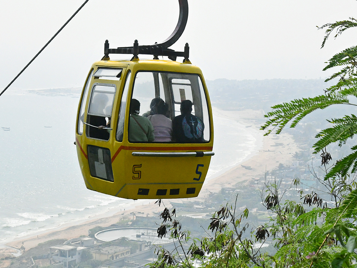 Huge Rush Of Tourists in Visakhapatnam Kailasagiri16