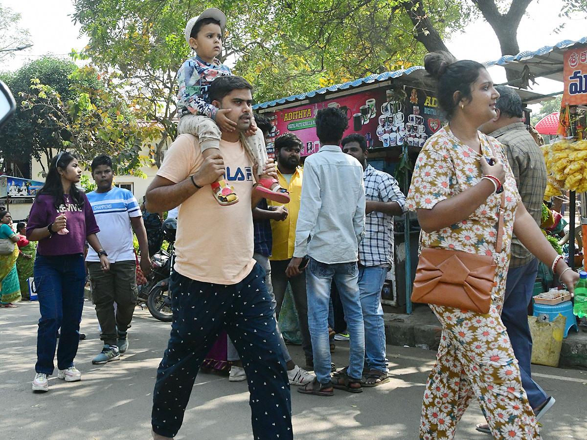 Huge Rush Of Tourists in Visakhapatnam Kailasagiri3