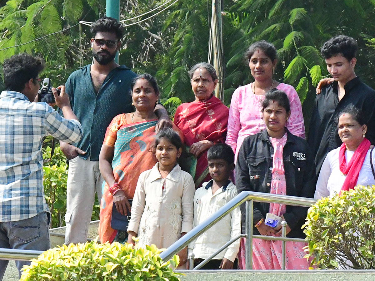 Huge Rush Of Tourists in Visakhapatnam Kailasagiri8