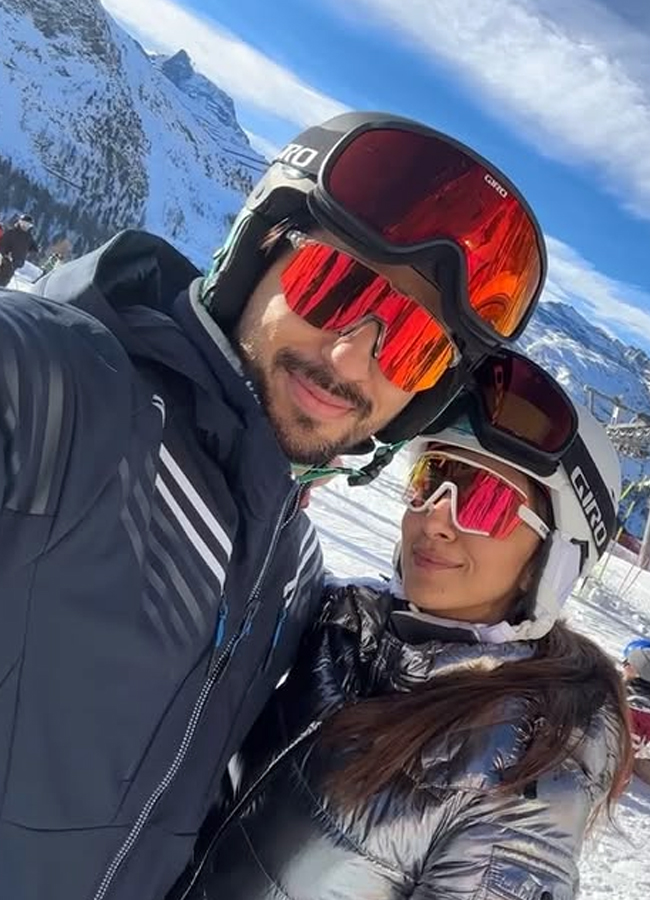 Kiara Advani Game Changer heroine has fun with her husband on vacation16