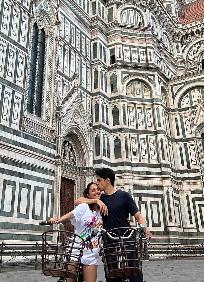 Kiara Advani Game Changer heroine has fun with her husband on vacation7