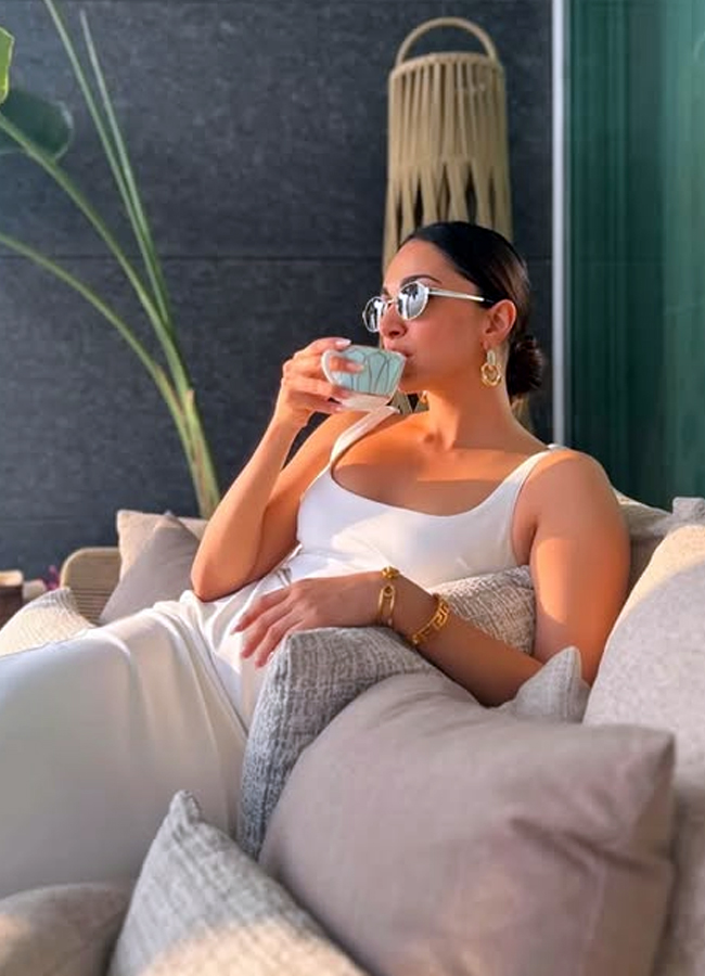 Kiara Advani Game Changer heroine has fun with her husband on vacation10