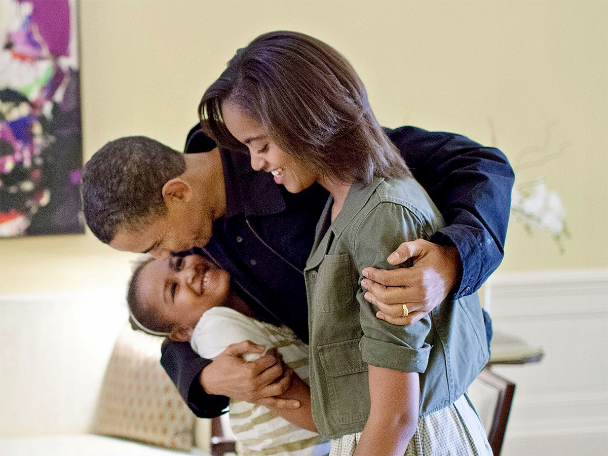 The Sweetest Photos of Barack and Michelle Obama Check Here3