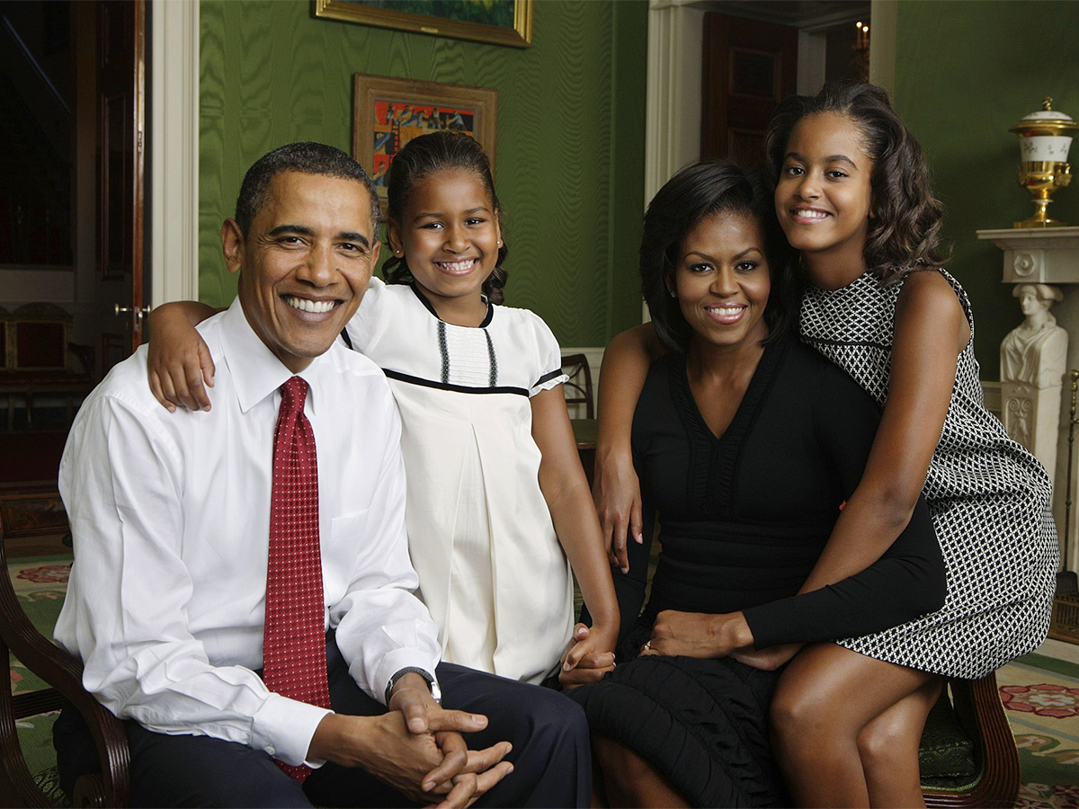 The Sweetest Photos of Barack and Michelle Obama Check Here4