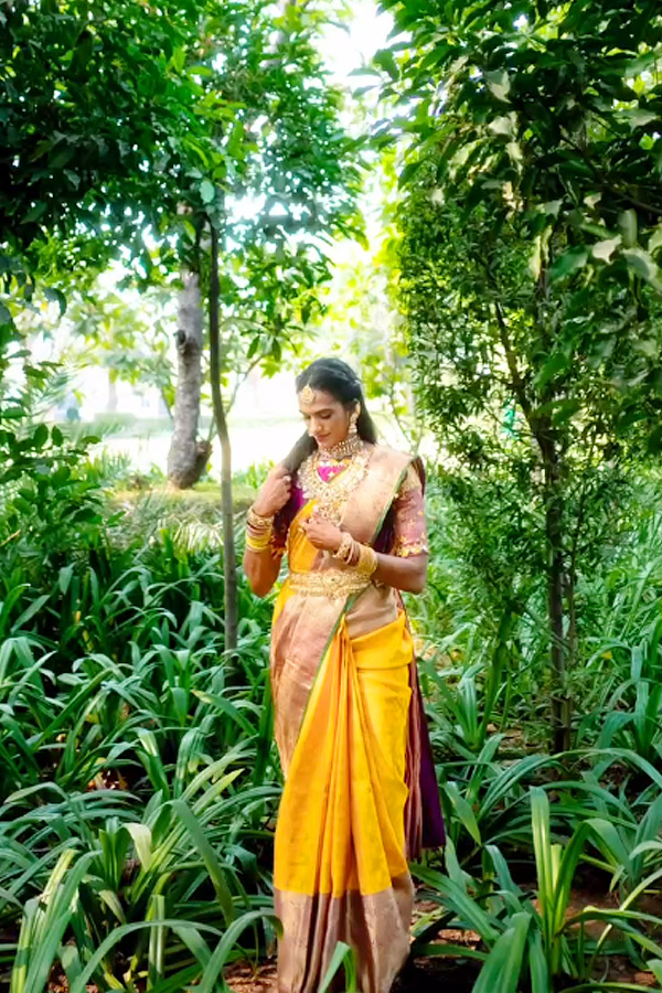 Badminton star PV Sindhu Shares Traditional Look In Saree And Vacation Trip Photos9