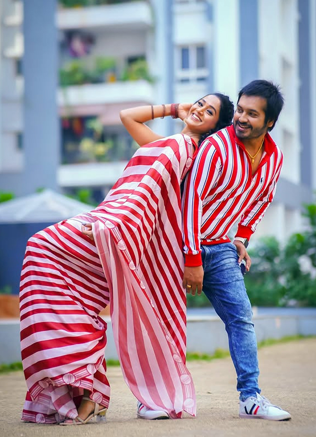 Bigg Boss beauty Keerthi Bhatt with boyfriend in twinning dress2