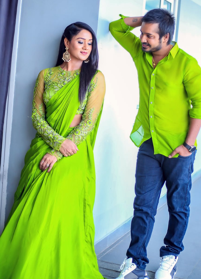 Bigg Boss beauty Keerthi Bhatt with boyfriend in twinning dress12