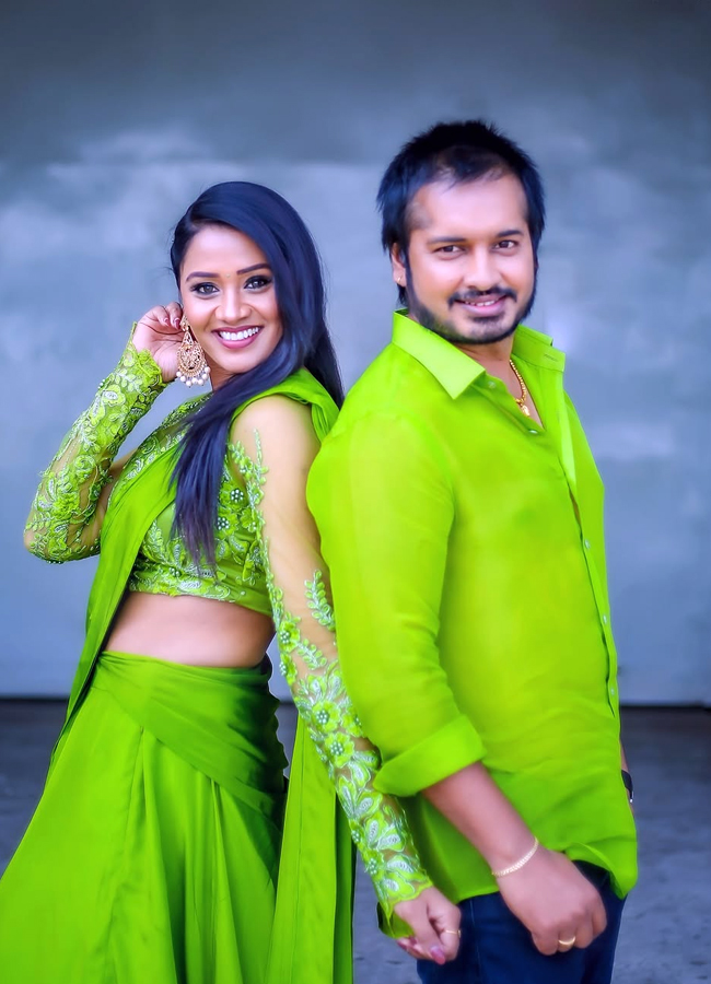 Bigg Boss beauty Keerthi Bhatt with boyfriend in twinning dress14