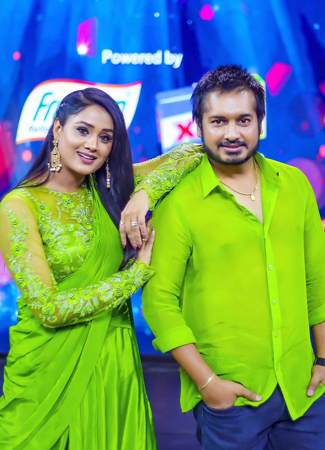 Bigg Boss beauty Keerthi Bhatt with boyfriend in twinning dress16