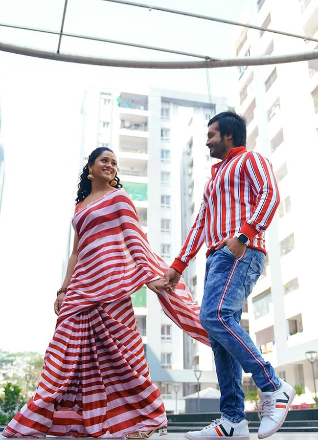 Bigg Boss beauty Keerthi Bhatt with boyfriend in twinning dress6