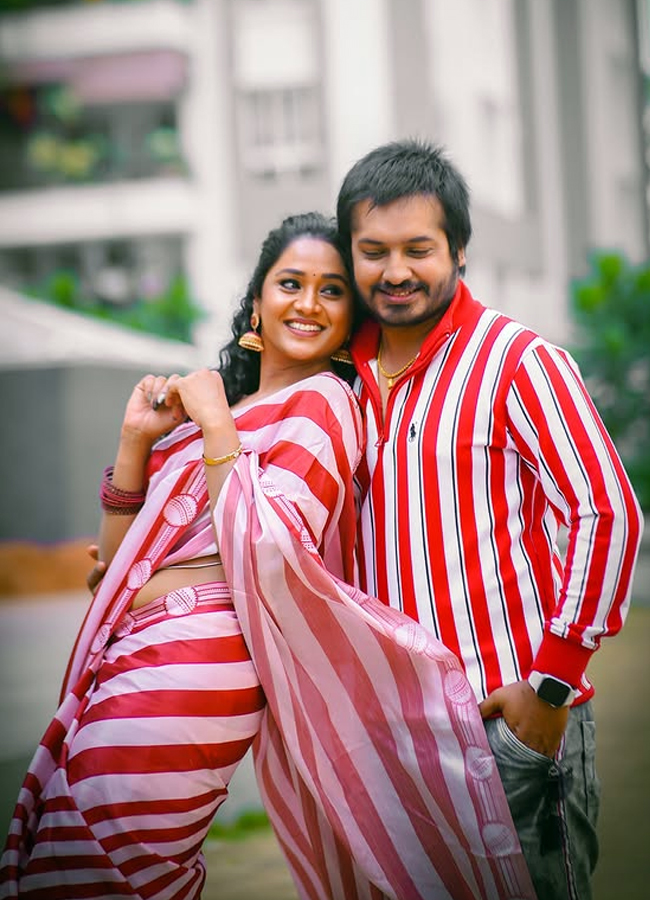 Bigg Boss beauty Keerthi Bhatt with boyfriend in twinning dress8