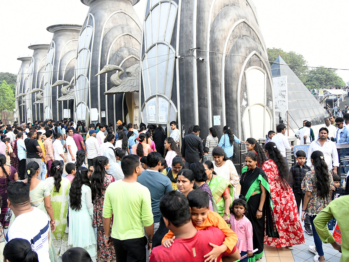 New Year Hussain Sagar is Bustling Photos10