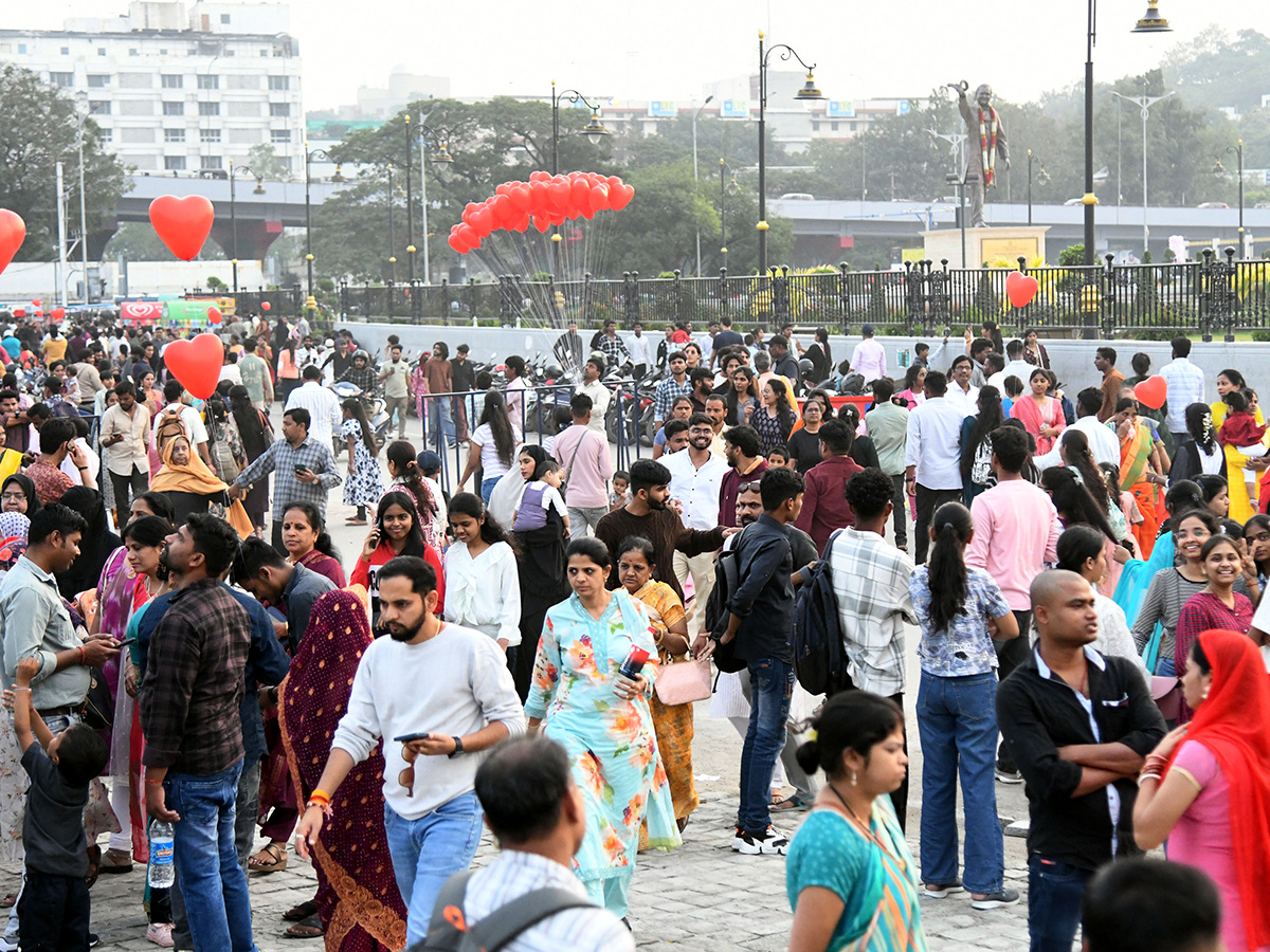 New Year Hussain Sagar is Bustling Photos13