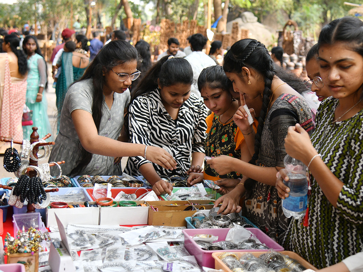 New Year Hussain Sagar is Bustling Photos18