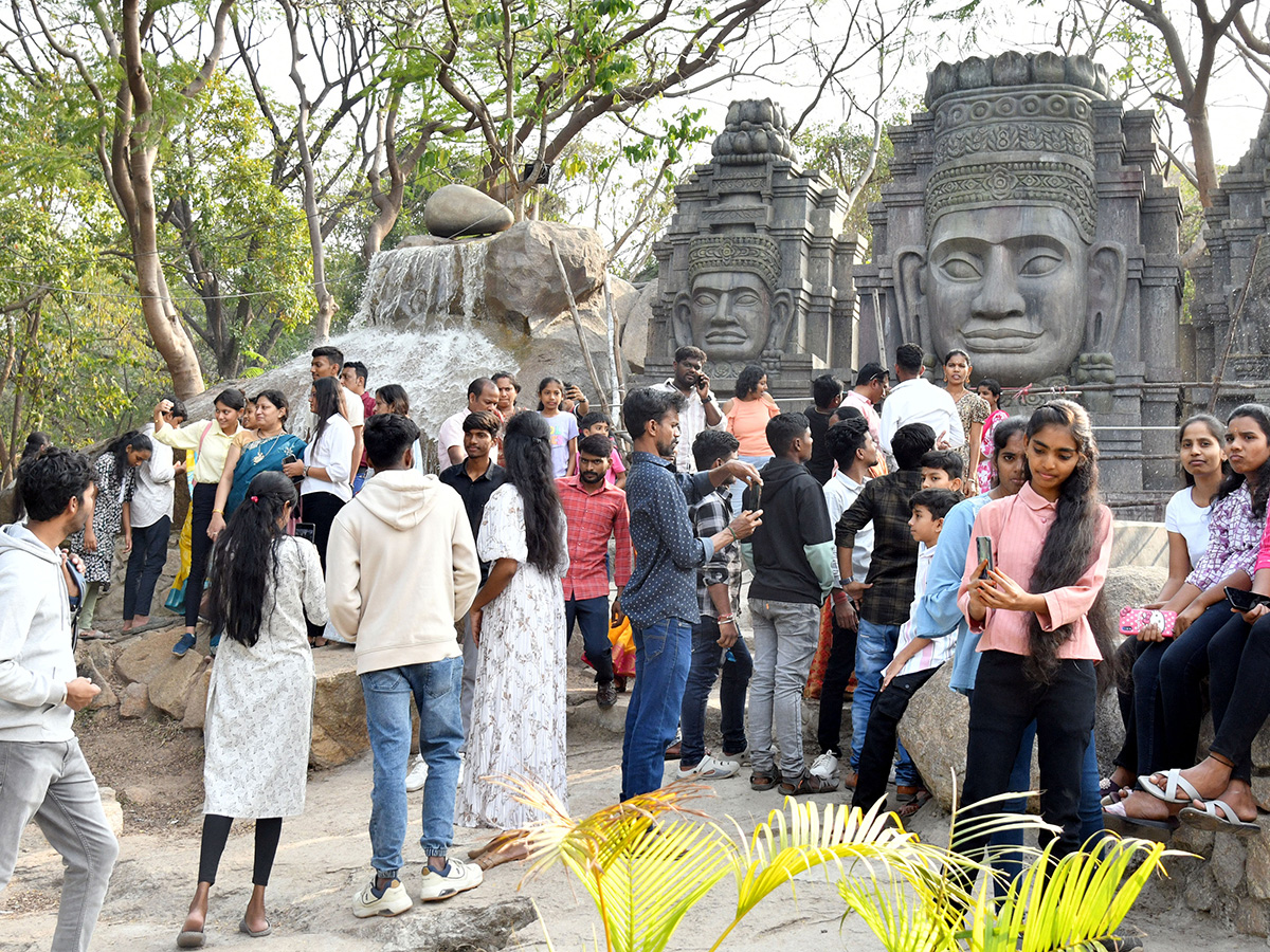 New Year Hussain Sagar is Bustling Photos22