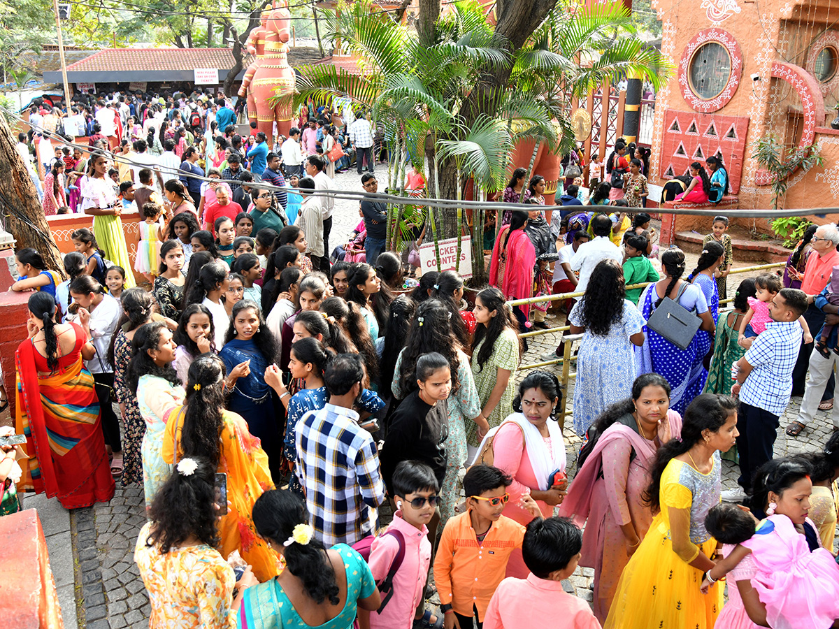 New Year Hussain Sagar is Bustling Photos27