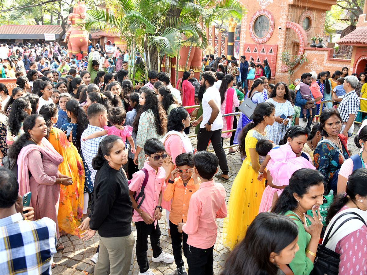 New Year Hussain Sagar is Bustling Photos28