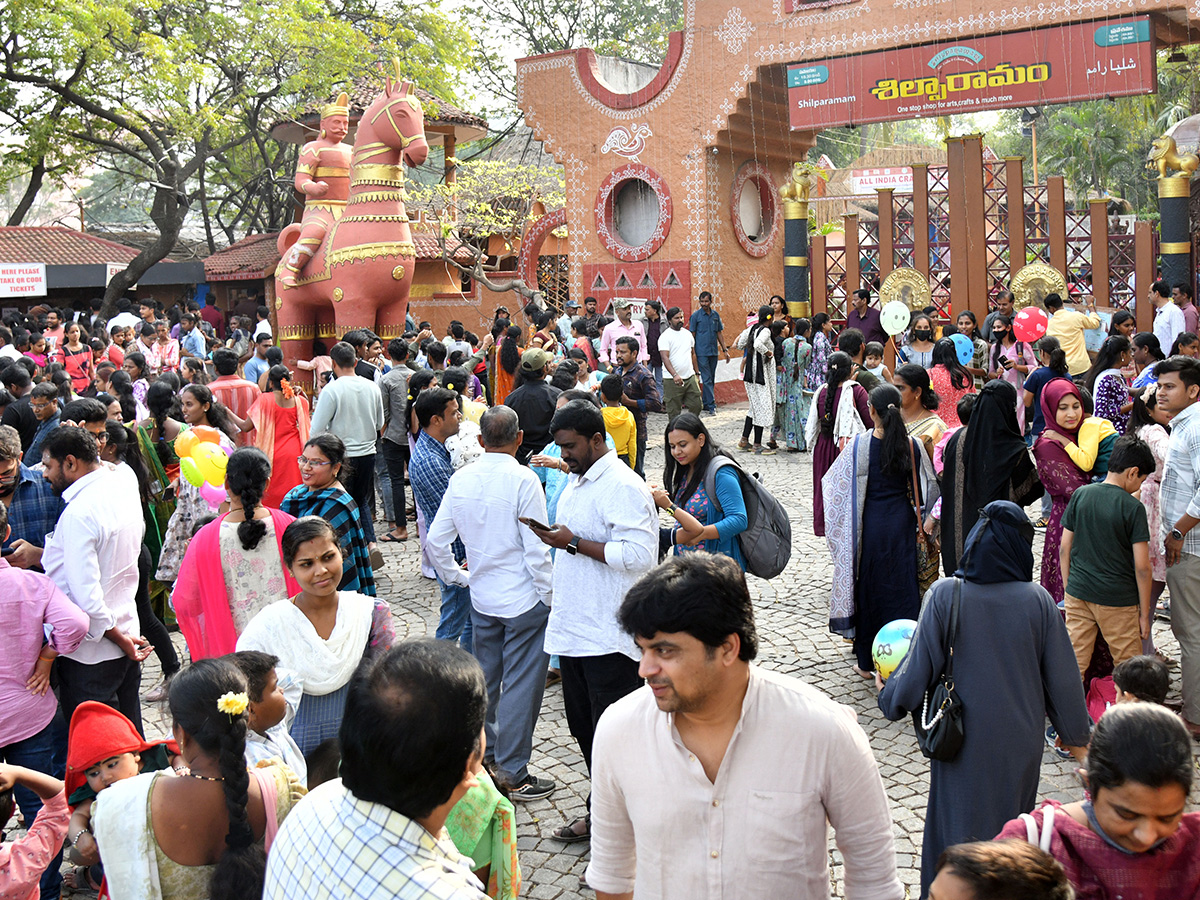 New Year Hussain Sagar is Bustling Photos29