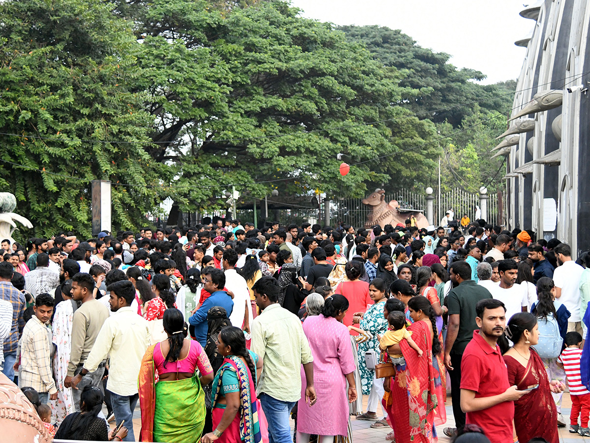 New Year Hussain Sagar is Bustling Photos8