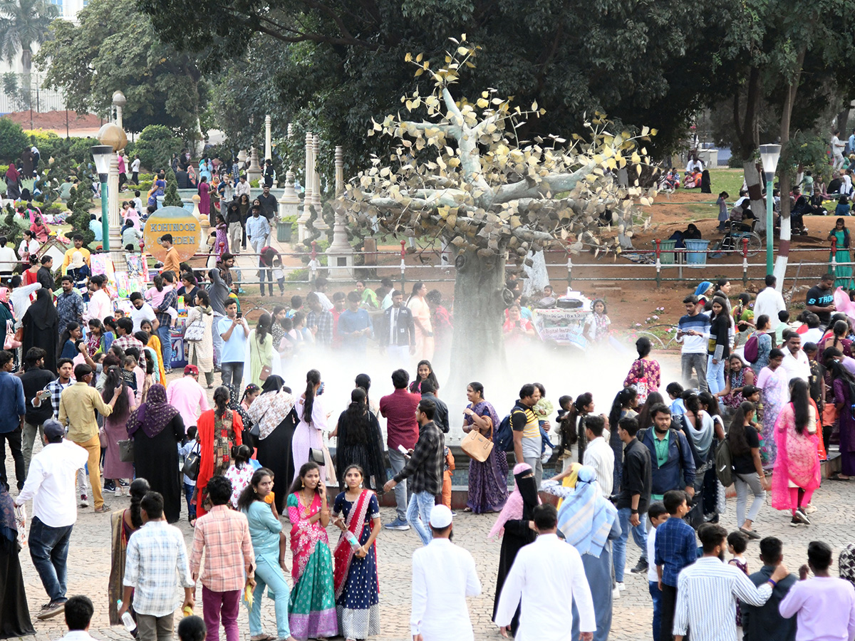 New Year Hussain Sagar is Bustling Photos9