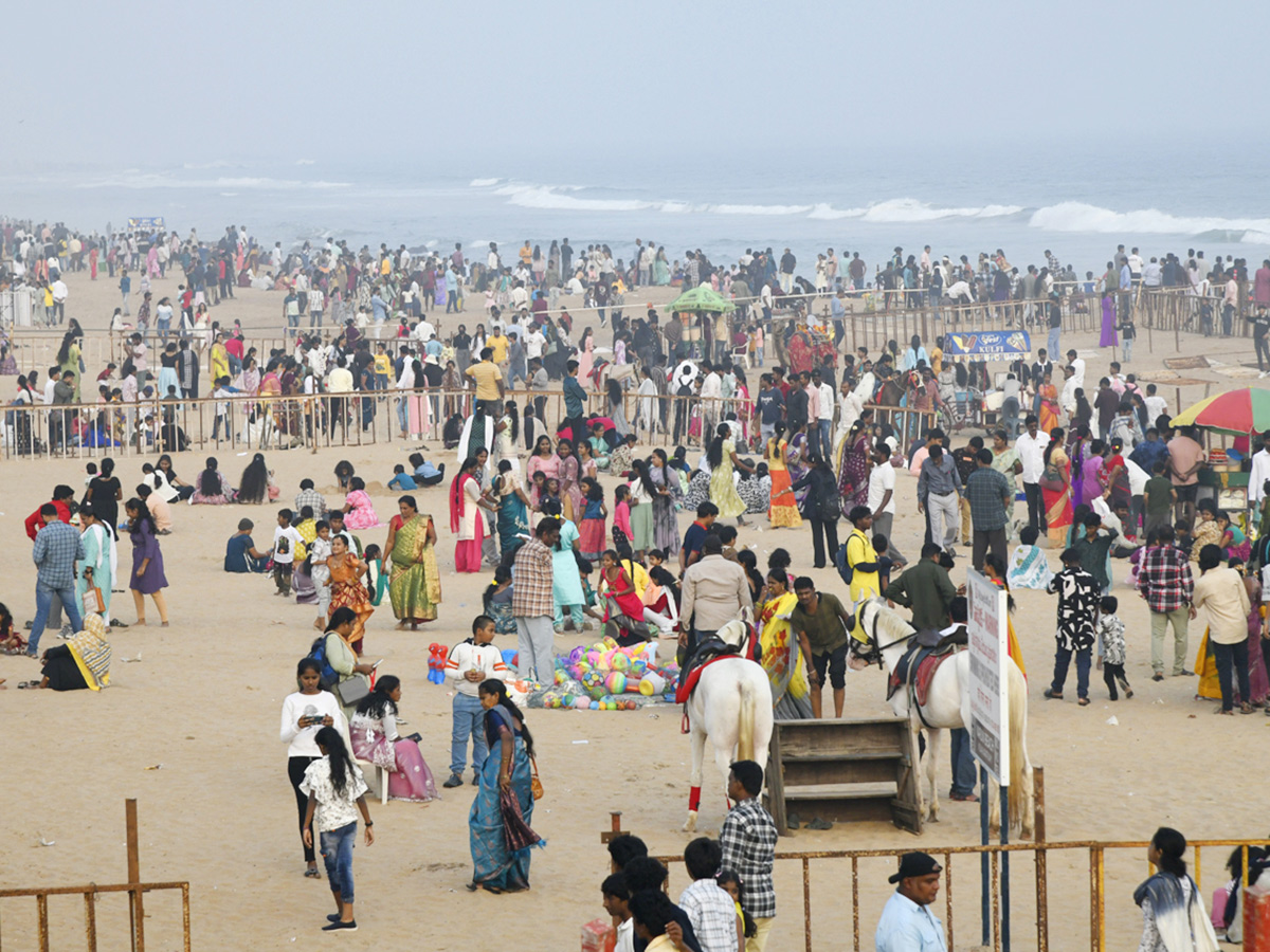 New year 2025 Celebrations at Visakhapatnam Beach9