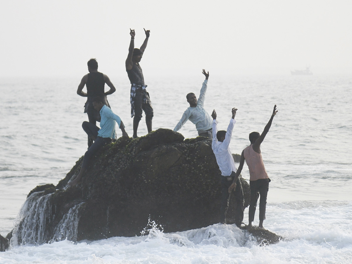 New year 2025 Celebrations at Visakhapatnam Beach15